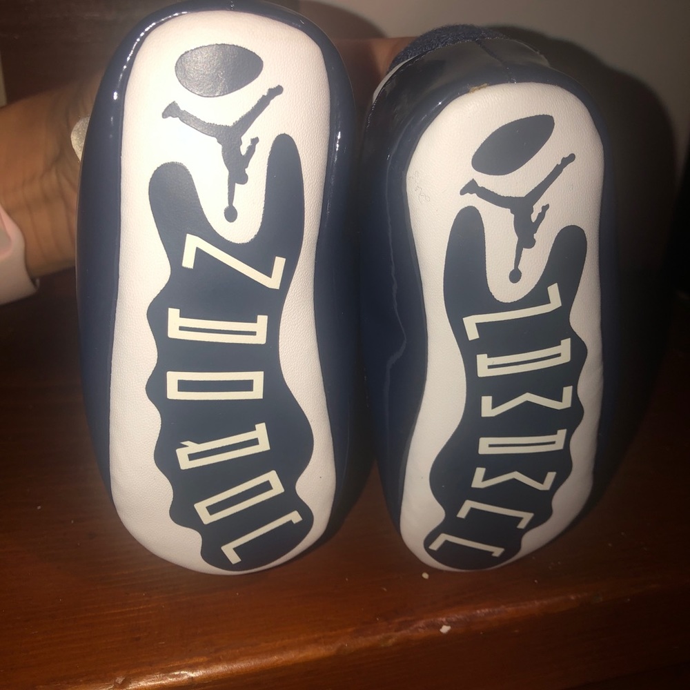 Jordan Retro 11 size 4C Like New - Picture 4 of 5